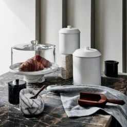 Swirl Cake Stand With Glass Lid -Nesto Store CB2HOL21 11A V3OC21 1x1 2